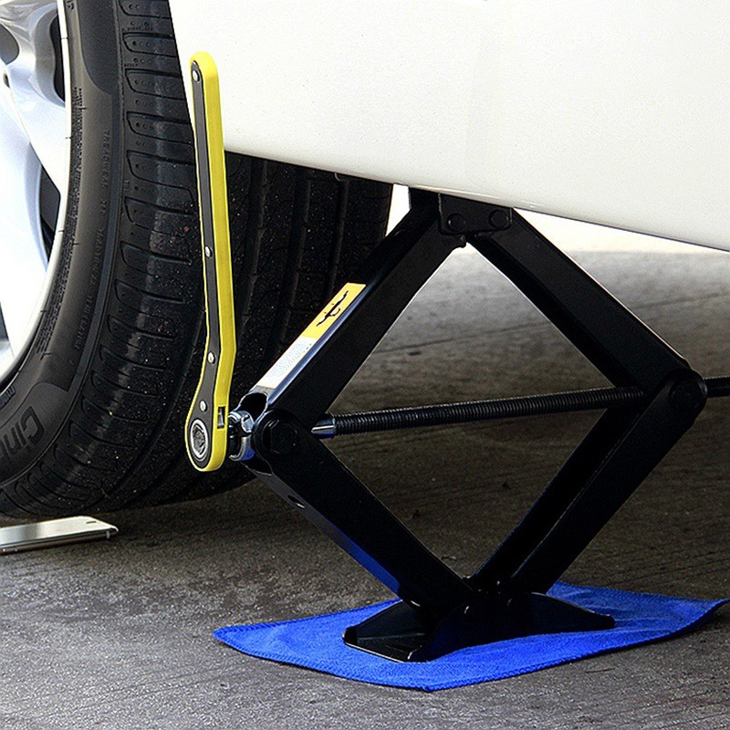 Kích nâng gầm ô tô cờ lê xoay 360 tiện lợi