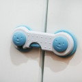 Dụng cụ khóa tủ cho bé