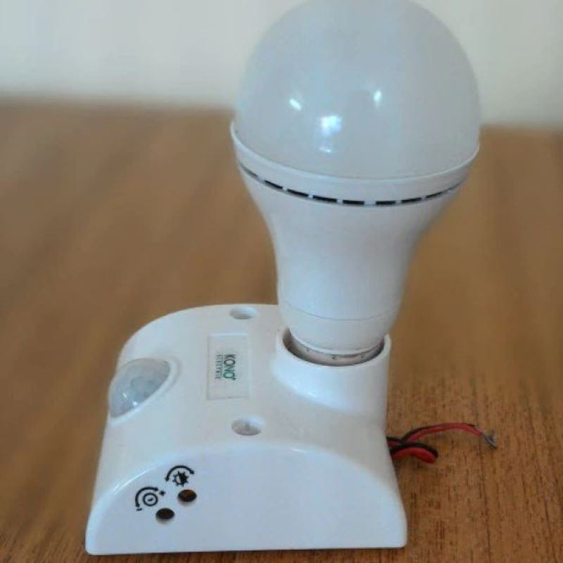 Đuôi đèn cảm ứng thông minh tiết kiệm điện