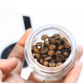 Hộp hạt hương cafe kèm lọ tinh dầu thơm cho xe hơi 