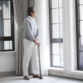 Gậy chống trượt có đèn pin chiếu sáng, gấp gọn tiện lợi