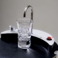 Máy rót rượu tự động cảm biến chạm kèm đèn led báo nguồn