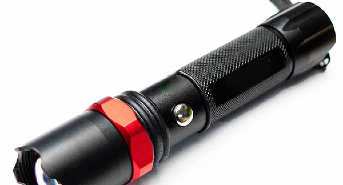 Đèn pin led chiếu sáng tiện dụng, nhỏ gọn