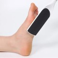 Dụng cụ chà gót chân tẩy tế bào chết tại nhà tiện lợi