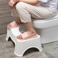 Ghế kê chân ngồi toilet đúng cách chống táo bón